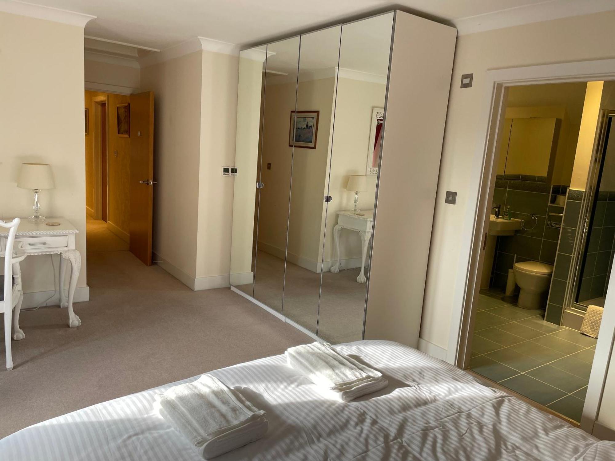 Top Floor En-Suite Double Bedrooms With Great View Of Windsor Castle & Free Parking 外观 照片