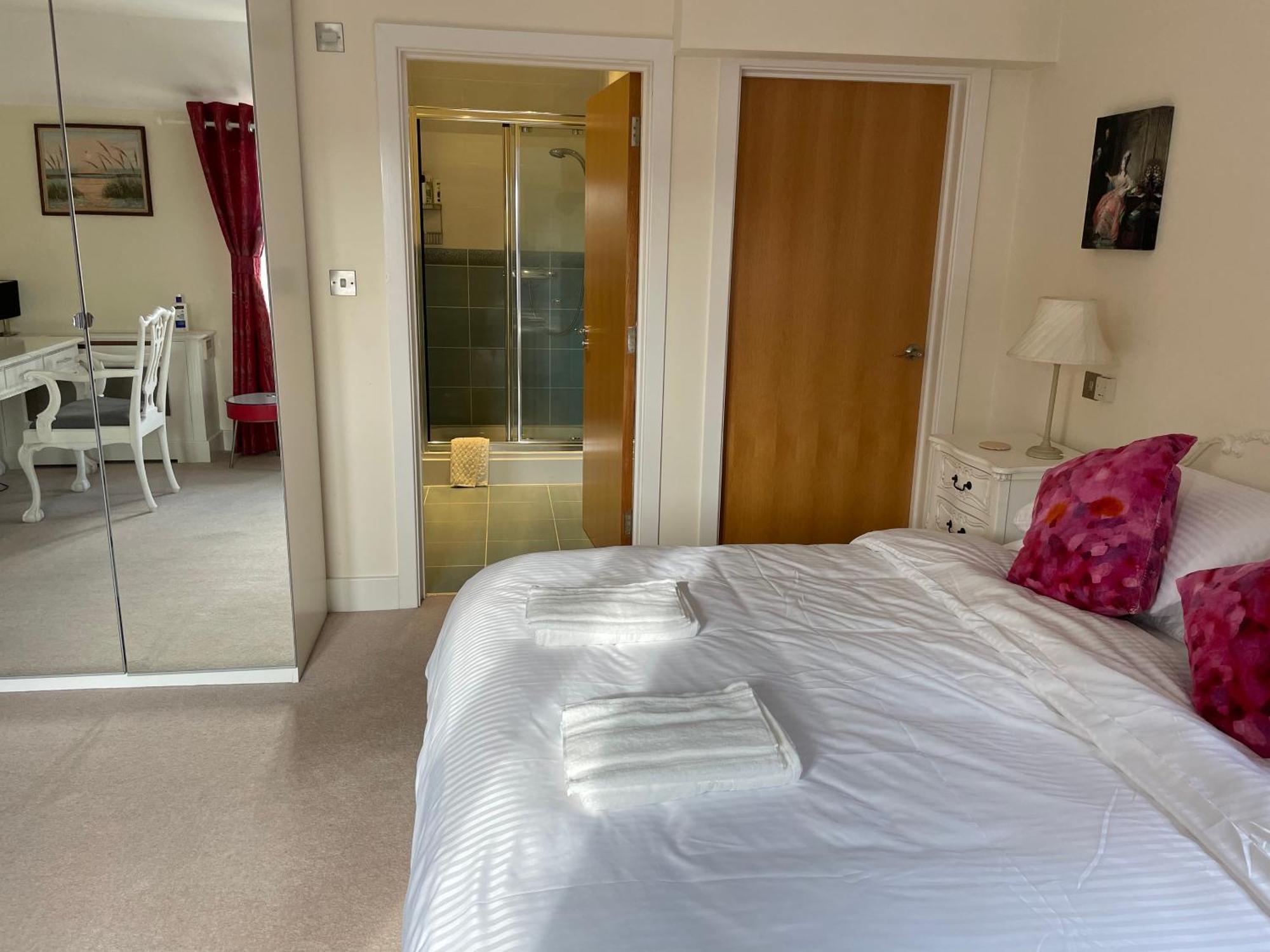 Top Floor En-Suite Double Bedrooms With Great View Of Windsor Castle & Free Parking 外观 照片