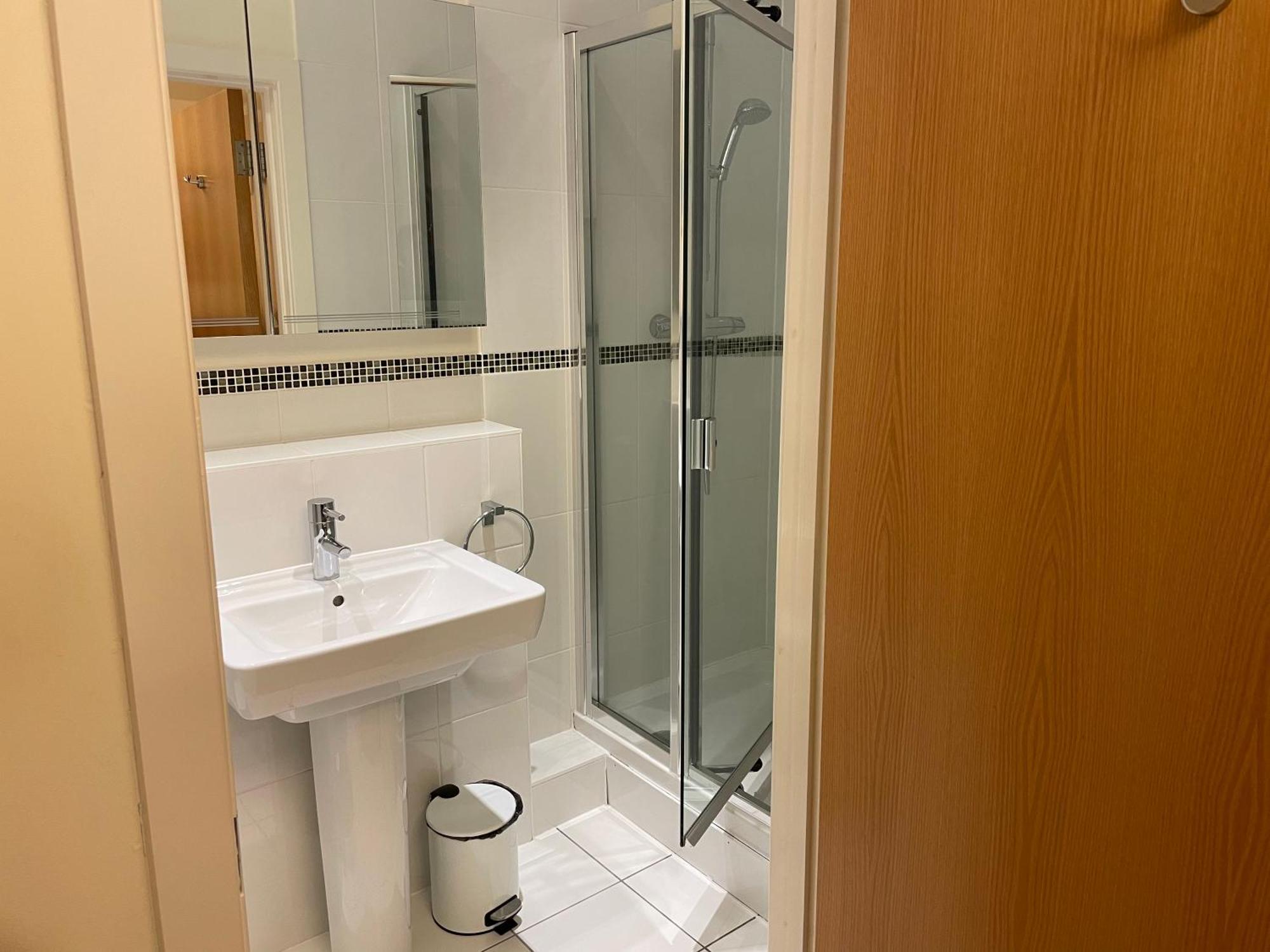 Top Floor En-Suite Double Bedrooms With Great View Of Windsor Castle & Free Parking 外观 照片