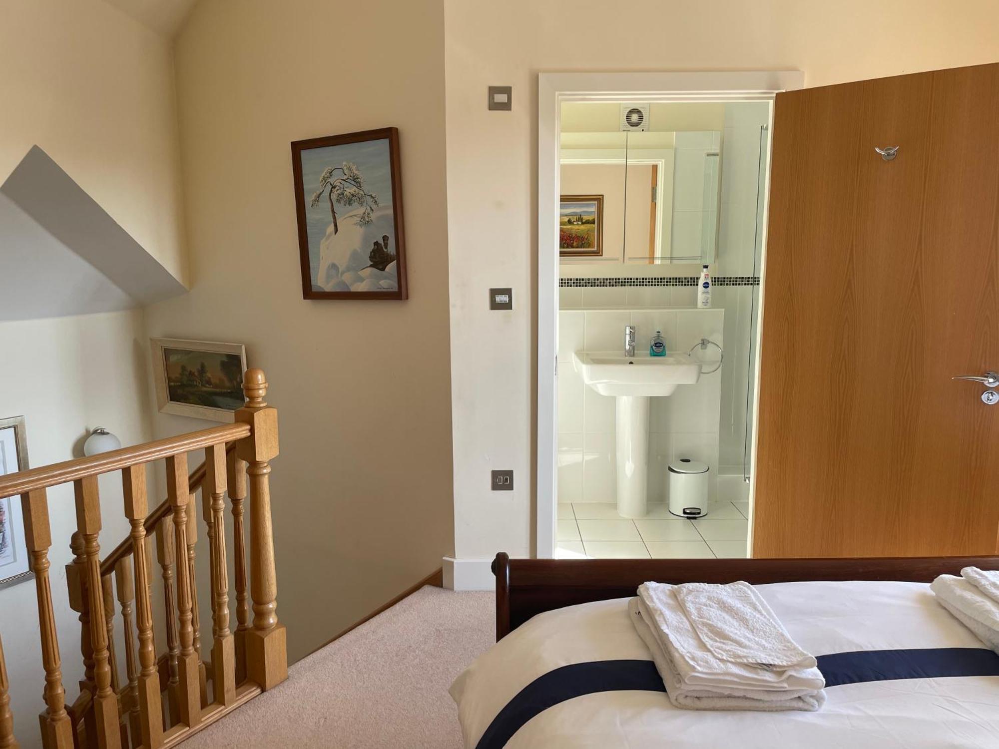 Top Floor En-Suite Double Bedrooms With Great View Of Windsor Castle & Free Parking 外观 照片
